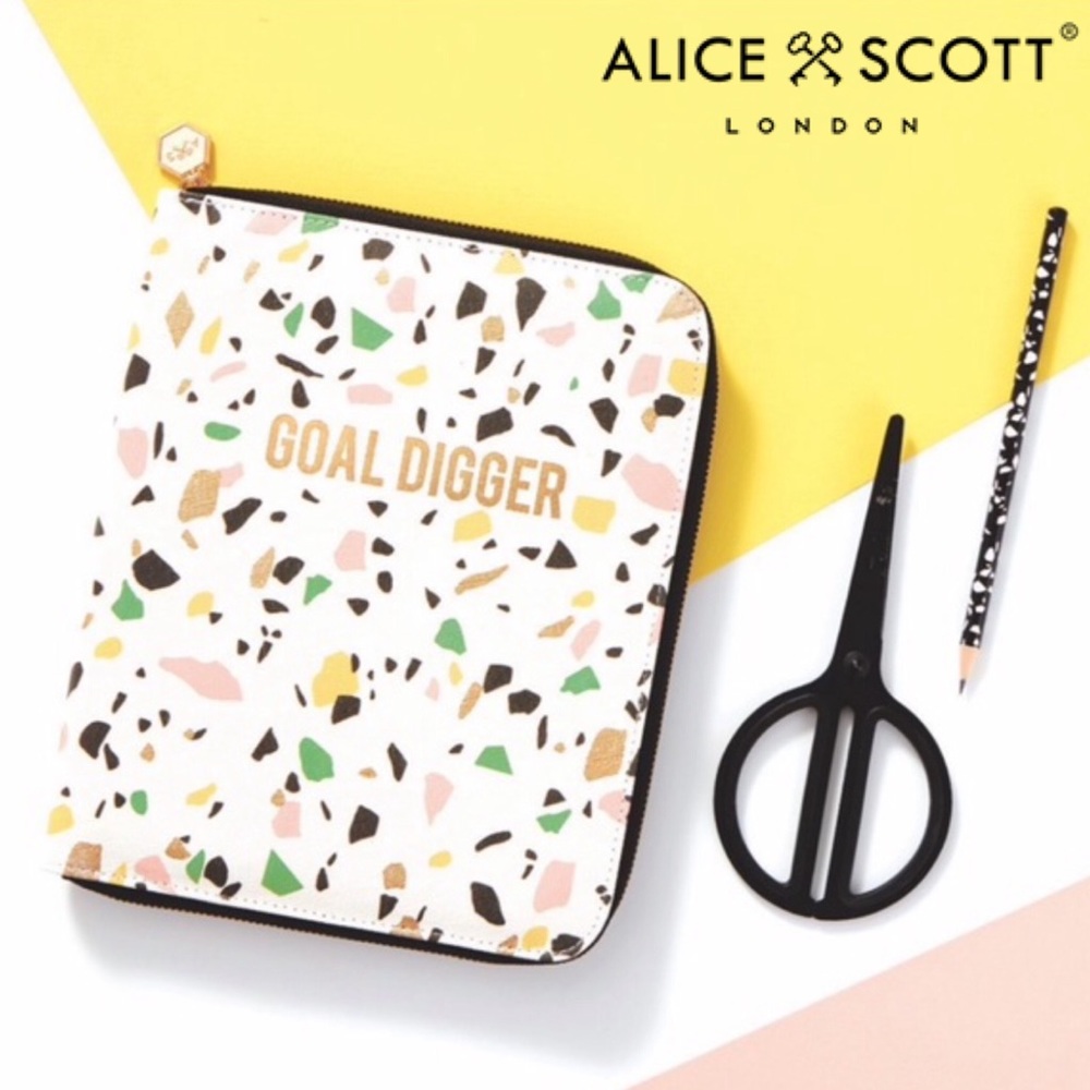 Alice Scott Goal Digger Folio
